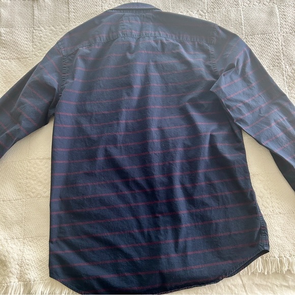 Banana Republic Casual Button-Down Shirt Navy Blue Red Stripe Men's size Small - Picture 7 of 10